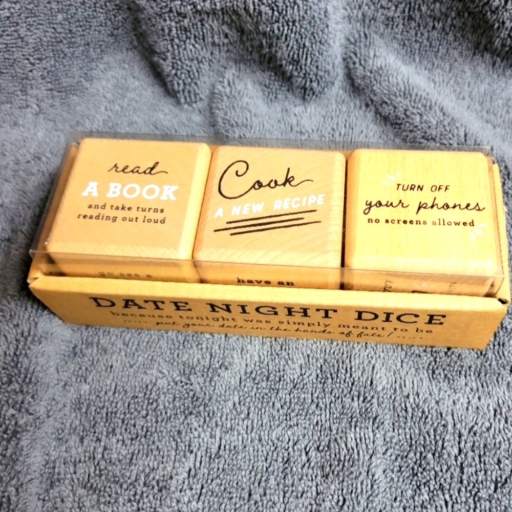 Demdaco Date night dice start the conversation